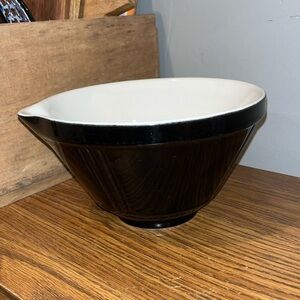 Vintage Primitive 8" Black White Mixing Batter Bowl Pour Spout Stoneware Pottery